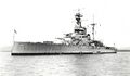 HMS Royal Sovereign в 1925. 152-мм орудие на полубаке ещё не демонтировано, на башне «B» располагается самолет.