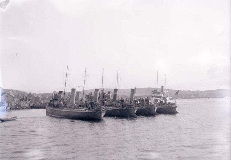 Файл:HMS Sirius.jpg