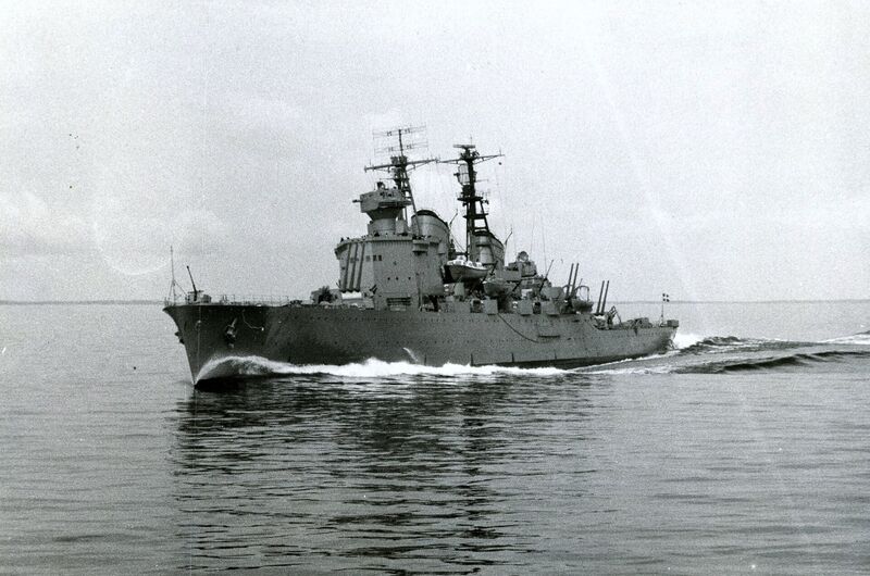 Файл:HMS Tre Kronor in 1954.jpg