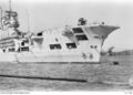Авианосец HMS Unicorn на якорной стоянке.