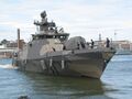 Катер типа Hamina с командой в порту