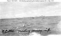 USS Harding подходит к NC-1, после вынужденной посадки последнего
