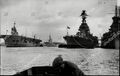 Авианосцы HMS Unicorn и HMS Venerable, а также линкоры HMS Revenge и HMS Valiant - корабли Королевского военно-морского резерва на реке Хамоаз (Плимут, Англия)