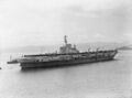 Авианосец HMS Indefatigable в Веллингтонской гавани (Новая Зеландия, ноябрь 1945 года).