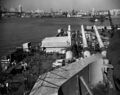 Стволы 406-мм смонтированы, но сборка самой кормовой башни еще не завершена. USS Iowa, верфь Нью-Йорка, октябрь 1942 г.