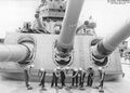 Башни без защитных чехлов на 406-мм орудиях линкора USS Iowa. 1950-51 гг.