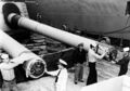 Расконсервация 406-мм стволов линкора USS New Jersey. Байонн, октябрь 1950 г.