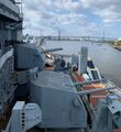 127-мм установки правого борта линкора-музея USS New Jersey.