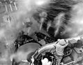 40-мм автоматы линкора USS Missouri ведут зенитный огонь, 1945 г.