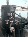 Офицеры и «Веселый Роджер» лодки HMS Ursala