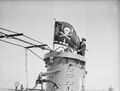 «Веселый Роджер» развивается над рубкой лодки HMS Turbulent