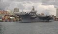 Авианосец Kitty Hawk на стоянке в Сиднее