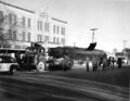 HA-19 перевозят в Фредериксберг, штат Техас, во время тура, примерно 1943 год.