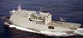 HMNZS Canterbury с вертолётом на ходу.