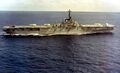 USS Princeton (LPH-5) с космической капсулой Apollo 10 на носу. Май 1969 года.Вид сбоку.