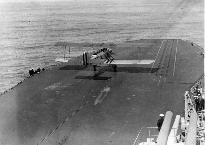 Файл:Martin T3M-1 взлетает с Lexington.jpg