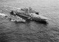 Авианосец HMAS Melbourne в сопровождении эсминцев типа Daring: HMAS Vendetta (слева) и HMAS Voyager (1959 год).