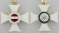 Знак Командорского креста Военного ордена Марии Терезии. Золото. Размер 42,65 мм (ширина) x 47 мм (высота), вес 24,8 грамма. Производство фирмы Рота (Rothe) в Вене. 1914-1918 года.