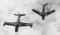 Самолеты North American FJ-1 и FJ-2 в совместном полете - обратите внимание на разную форму крыльев