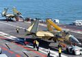 Пара опытных Shenyang J-15 со сложенными крыльями на палубе авианосца Liaoning