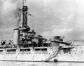 Носовые 356-мм башни и надстройка с мачтой линкора USS Nevada, начало 1920-х гг. Открытые порты казематов 127-мм/51 орудий.