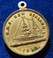 Аверс памятной медали, посвященной визиту HMS New Zealand на Родину, 1913 г.
