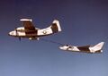 Дозаправка Vought F-8 Crusader от AJ-2 из эскадрильи VAH-8