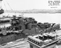 Крейсер USS Richmond на верфм Мэйр Айленд, 15 сентября 1942 г. Кормовая 152-мм башня и казематы. Трехтрубный торпедный аппарат, 40-мм спарки на надстройке.
