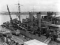 Легкий крейсер USS Concord на верфи Мэйр Айленд, Калифорния, 6 февраля 1942 г. Центральная и кормовая части, 76-мм зенитки, катапульта, кормовая надстройка.
