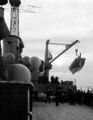 Шлюпочный кран правого борта с моторным катером USS Pennsylvania, 1918 г.