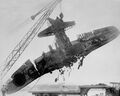 Сбитый японский бомбардировщик-торпедоносец B-5N, извлеченный из воды.