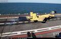 J-15 с бортовым номером 553 после посадки на палубу авианосца «Ляонин». Самолёт большей частью не окрашен, что говорит о его экспериментальном назначении