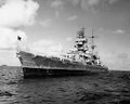 Prinz Eugen под американским флагом на атолле Кваджалейн перед испытанием ядерного оружия.