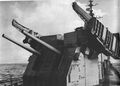 Установка Mk.110 для запуска противолодочных ракет Mk.I RAT на задней башне - данное вооружение устанавливалось в опытных целях, в том числе, на USS DD-837 Sarsfield (1945)