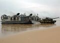 Корейский танк выгружается с LCAC в ходе учений США и Кореи (фото Брэндона Майрика).