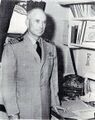 Whitaker, первый командир подводной лодки USS Flasher.