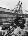 Размещение секции подводной лодки на стапеле (Manitowoc Shipyard)