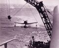 Curtiss SC-1 Seahawk совершает посадку на воду. Фотография сделан с борта линкора USS California (BB-44).