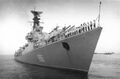Большой ракетный корабль «Упорный» покидает Бомбей после визита, 1970 год