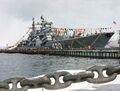 Эсминец «Расторопный» у причала в парадном расцвечивании, начало 1990-х годов