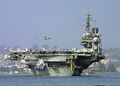 Авианосец выходит в море из Сан-Диего, 2002 год