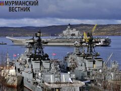 ТАКР «Адмирал Кузнецов» на рейде Североморска перед выходом на боевую службу, октябрь 2016 года. На палубе видны самолёты авиагруппы - Су-33 и МиГ-29К