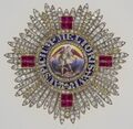 Звезда Рыцарей Большого Креста с бриллиантами, около 1820 года. Сделана для герцога Кембриджского Адольфа. Бриллианты, желтый бриллианты, рубины, серебро, эмаль. Размеры 77 мм x 77 мм. Аверс