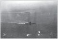 Линкор IJN Yamato и один из крейсеров типа Tone во время атаки на эскортные американские авианосцы 25 октября 1944 года.