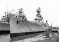 Большие крейсера USS Alaska и USS Guam (слева). Байонн, шт. Нью-Джерси, конец 1950-х гг.