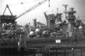 Большой крейсер USS Alaska в ожидании разборки. «Lipsett Scrap Yard», Керни, штат Нью-Джерси, июль 1961 г. Катапульты, радары и другая электроника демонтированы ранее на верфи ВМС.