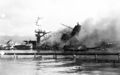 Пожар после взрыва погребов линкора USS Arizona, 7 декабря 1941 г.
