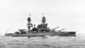 Линкор USS Arizona, 1930-е гг. Кормовые башни развернуты на левый борт.