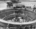 Демонтаж барбета 356-мм башни №3 линкора USS Arizona, апреля 1943 г.