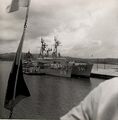 USS Du Pont у причала в Гуаме